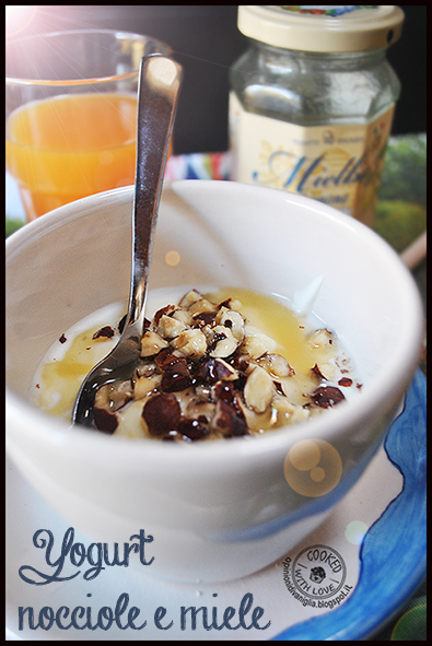 immagine post Un'idea per una colazione sana, genuina e fresca: Yogurt con miele e noci